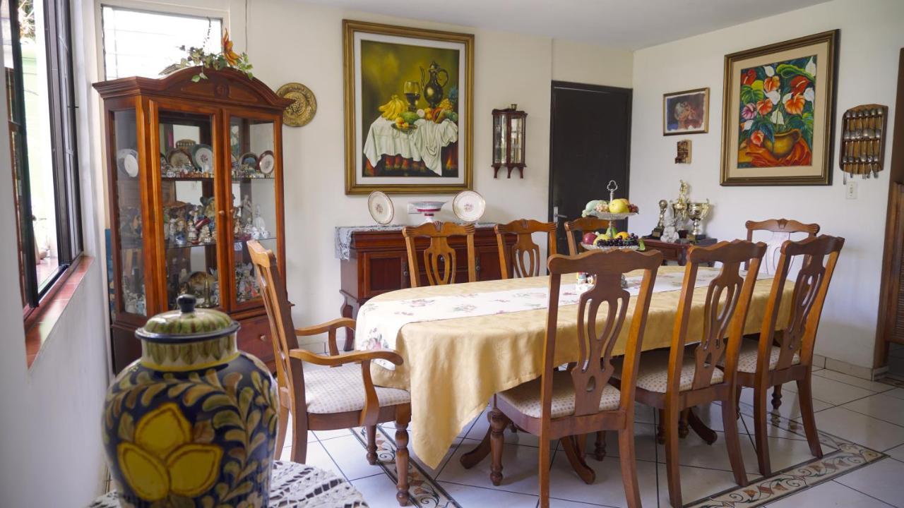 Casa Antigua * San Salvador