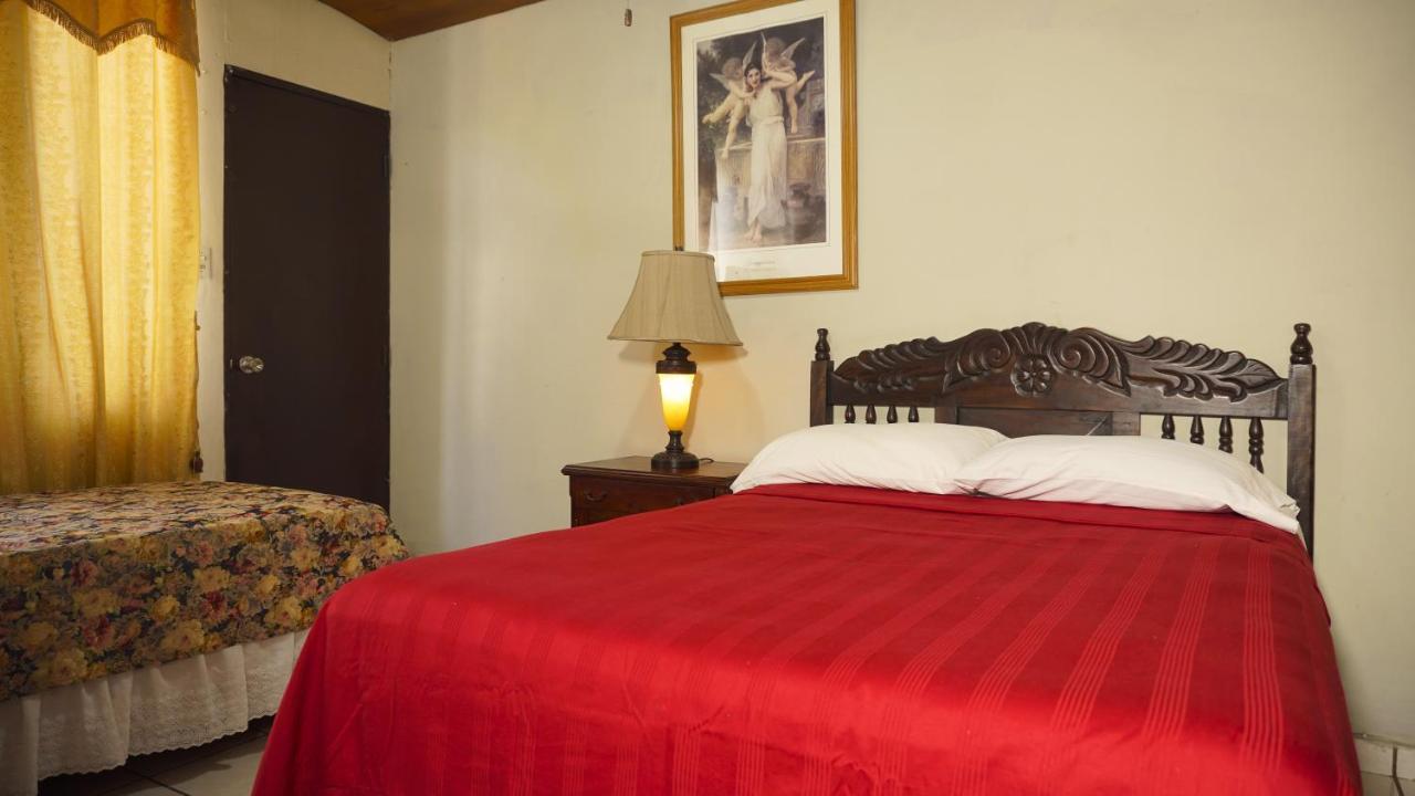 Casa Antigua * San Salvador